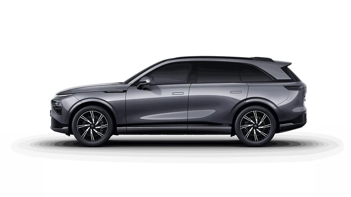XPENG G9 AWD Performance en renting en Barcelona — Lateral